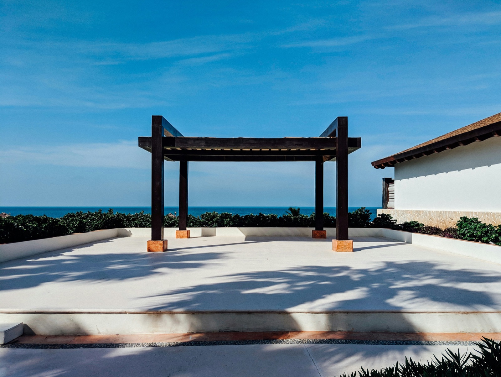 Pergola acier autoportante sur terrasse